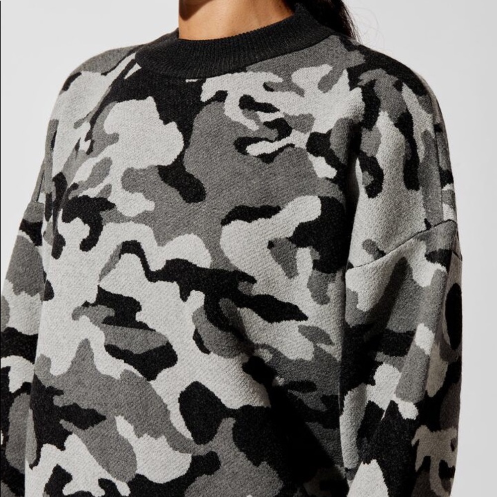 CARBON38 CAMO SWEATER Size Large Trendy Stylish Effortless Comfy Modern - Picture 2 of 11